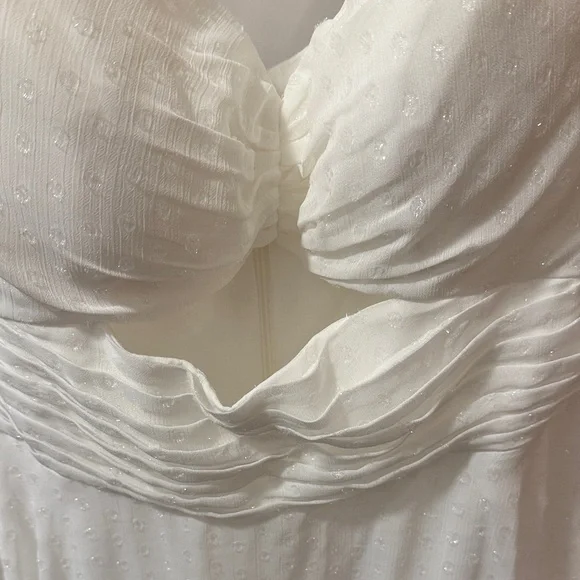 Elegant White Dress - Picture 5 of 8